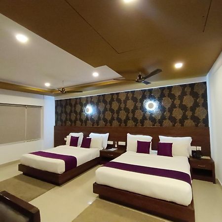 Hotel Wilton Sultan Bathery Ngoại thất bức ảnh