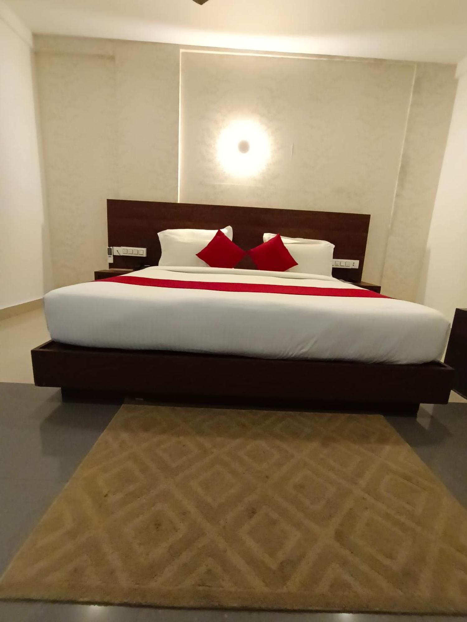 Hotel Wilton Sultan Bathery Ngoại thất bức ảnh