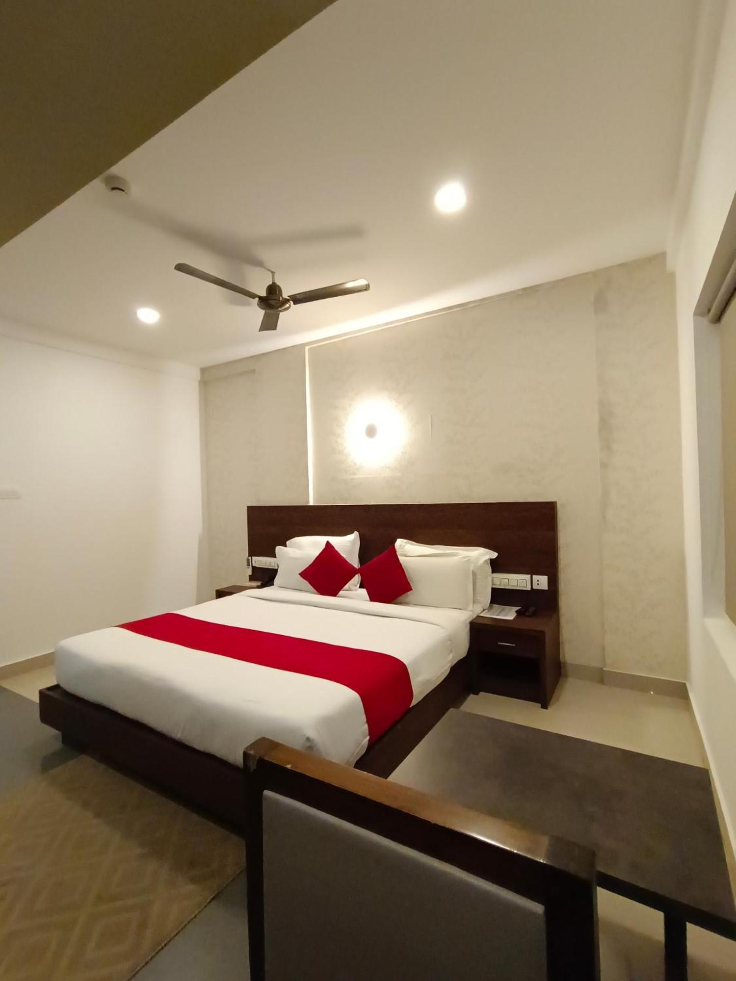 Hotel Wilton Sultan Bathery Ngoại thất bức ảnh