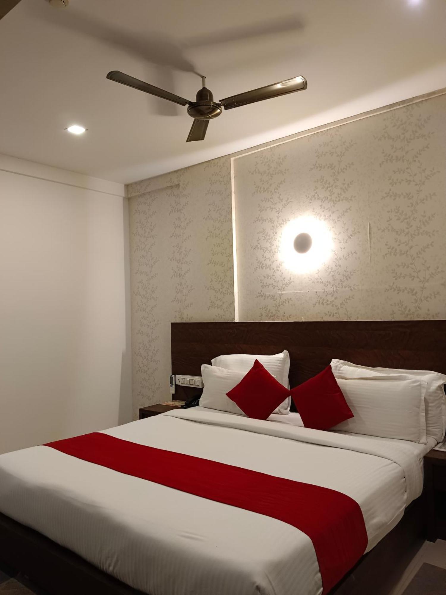 Hotel Wilton Sultan Bathery Ngoại thất bức ảnh