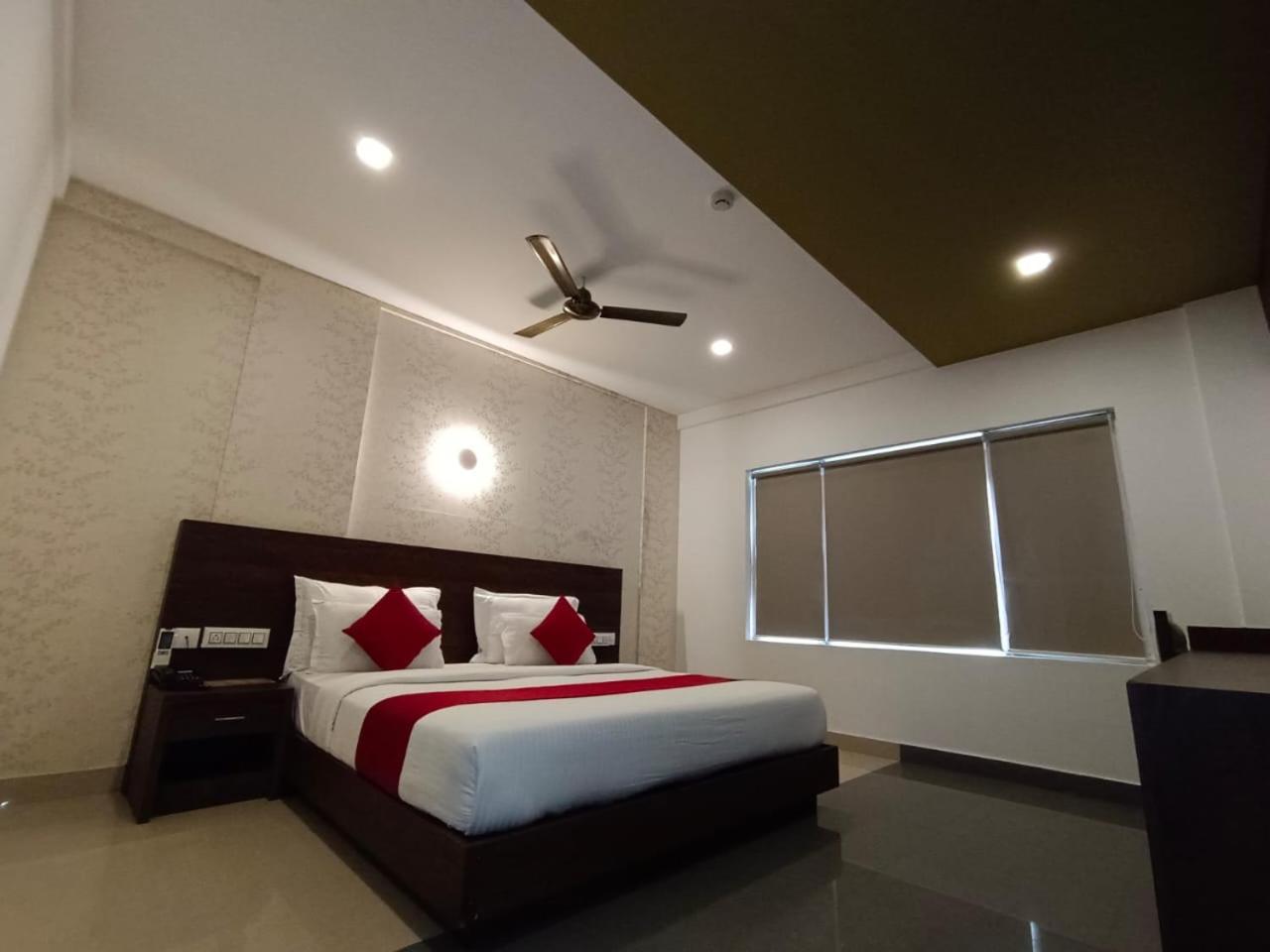 Hotel Wilton Sultan Bathery Ngoại thất bức ảnh