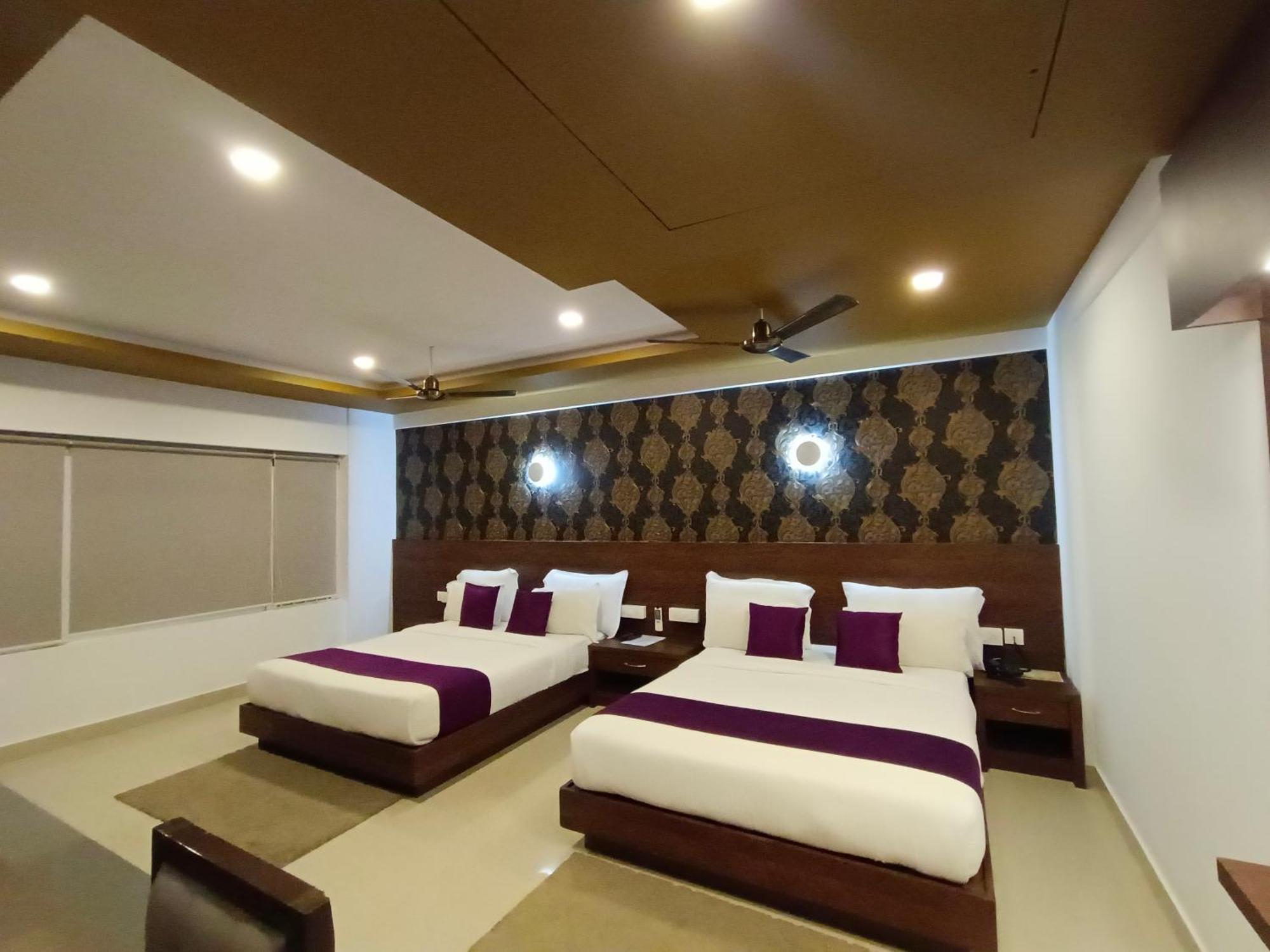 Hotel Wilton Sultan Bathery Ngoại thất bức ảnh