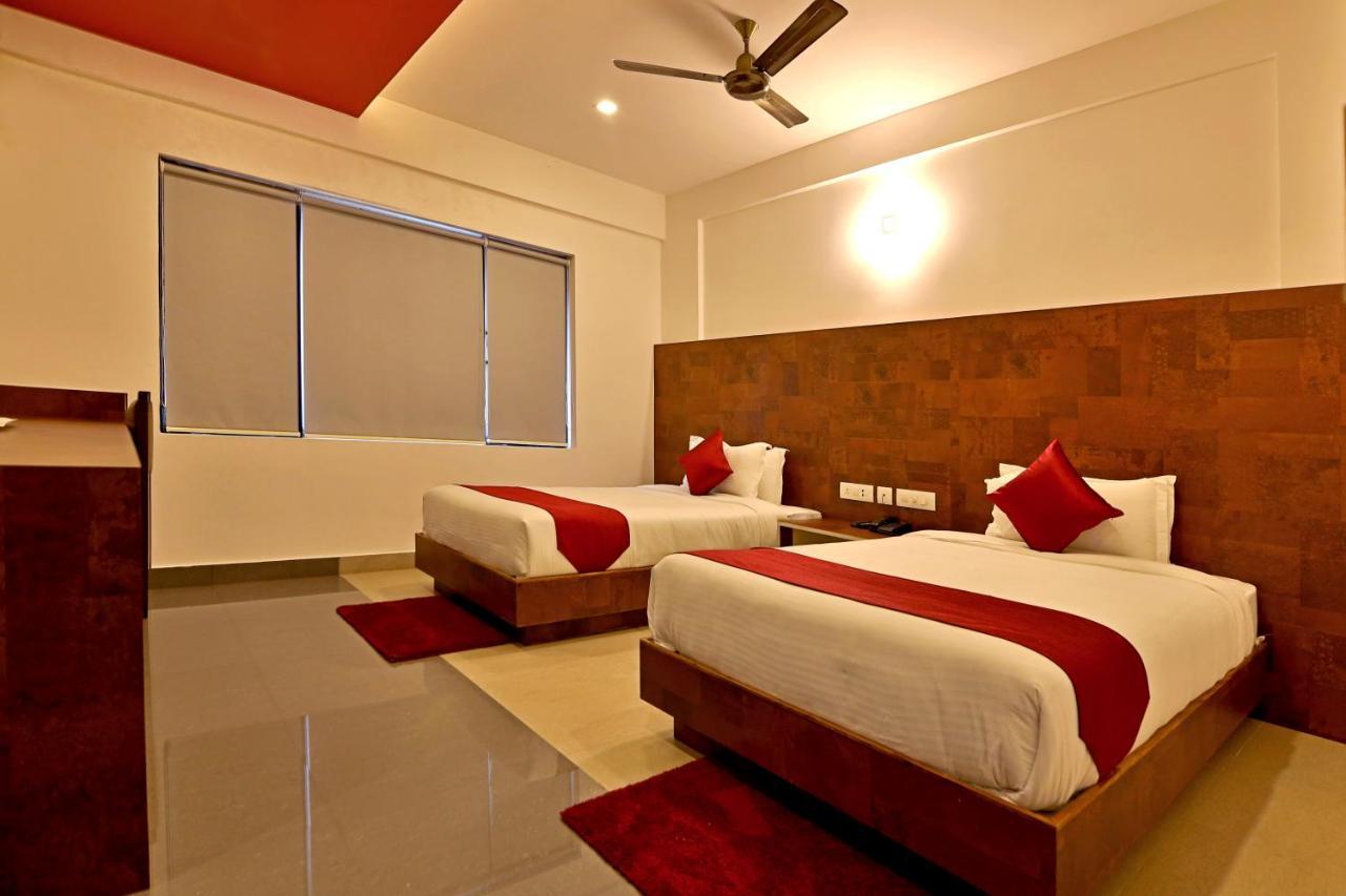 Hotel Wilton Sultan Bathery Ngoại thất bức ảnh