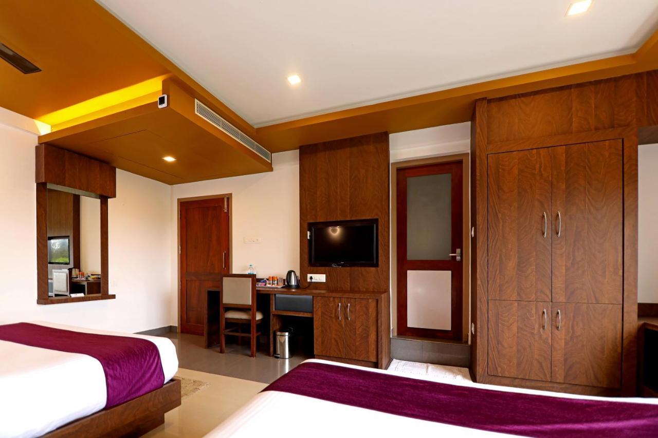 Hotel Wilton Sultan Bathery Ngoại thất bức ảnh