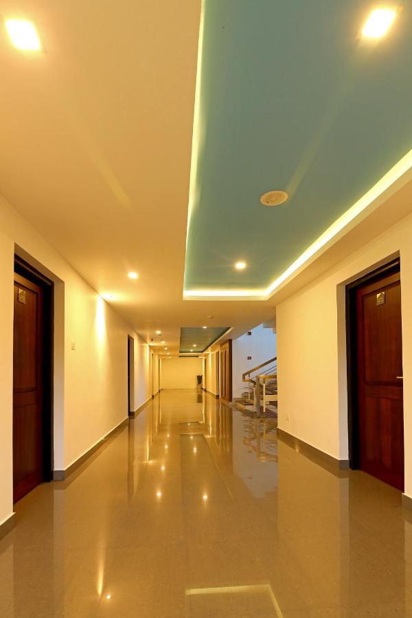 Hotel Wilton Sultan Bathery Ngoại thất bức ảnh